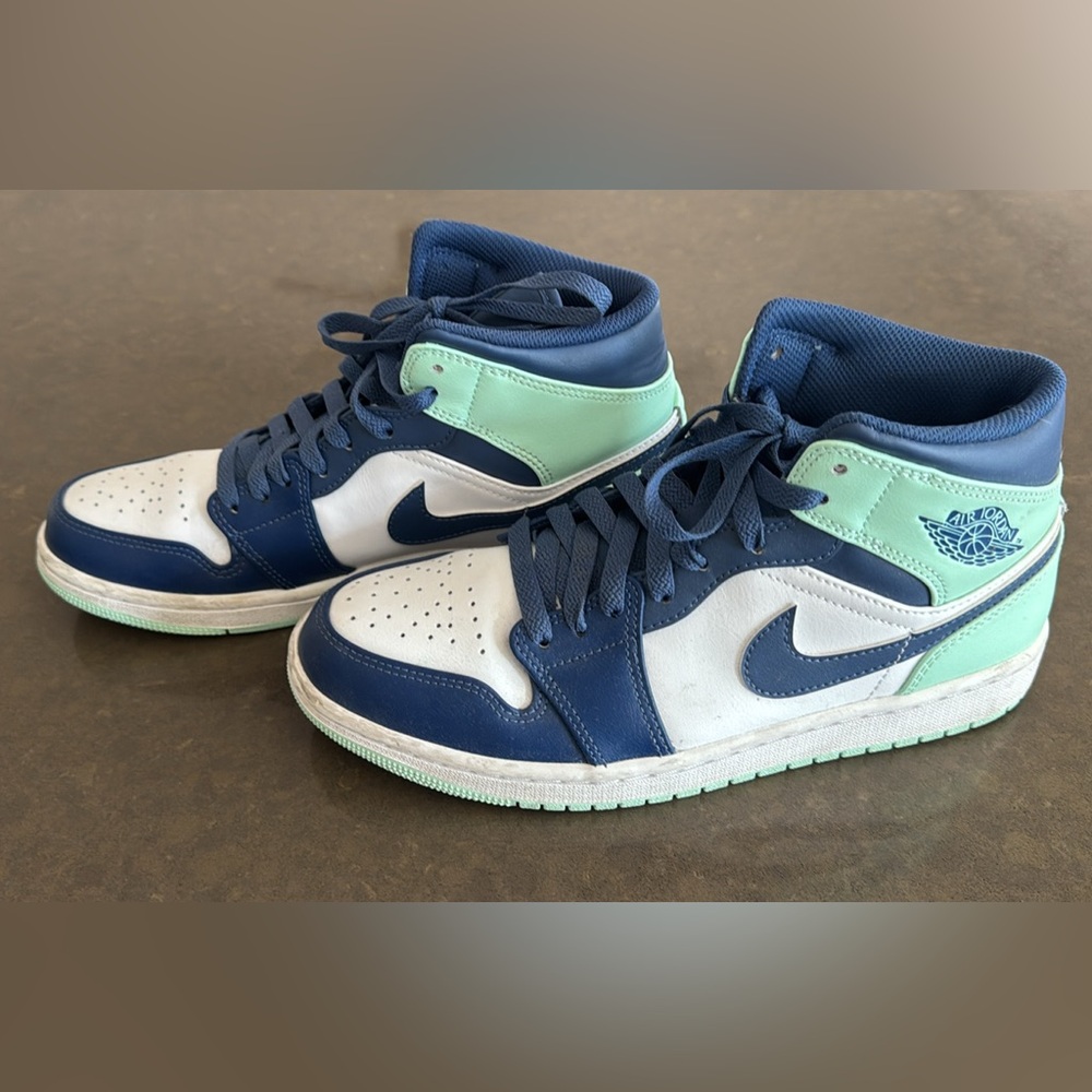 Nike Air Jordan mid mystic navy/mint foam. Size 8.5